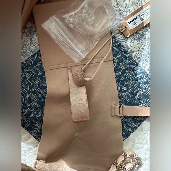 NWT SKIMS Deep Plunge Shapewear Plunge Bra - Picture 6 of 6